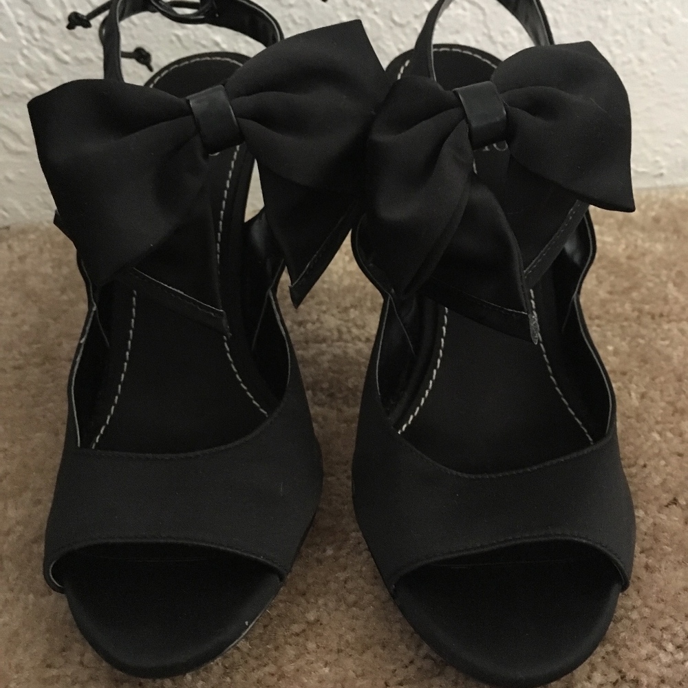 Nordstrom Linea Paolo Bow tie heels